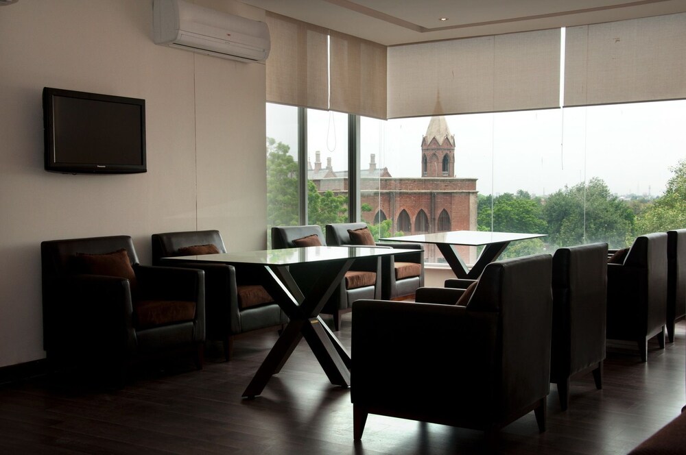 Hotel One Down Town — Lahore — photo 4