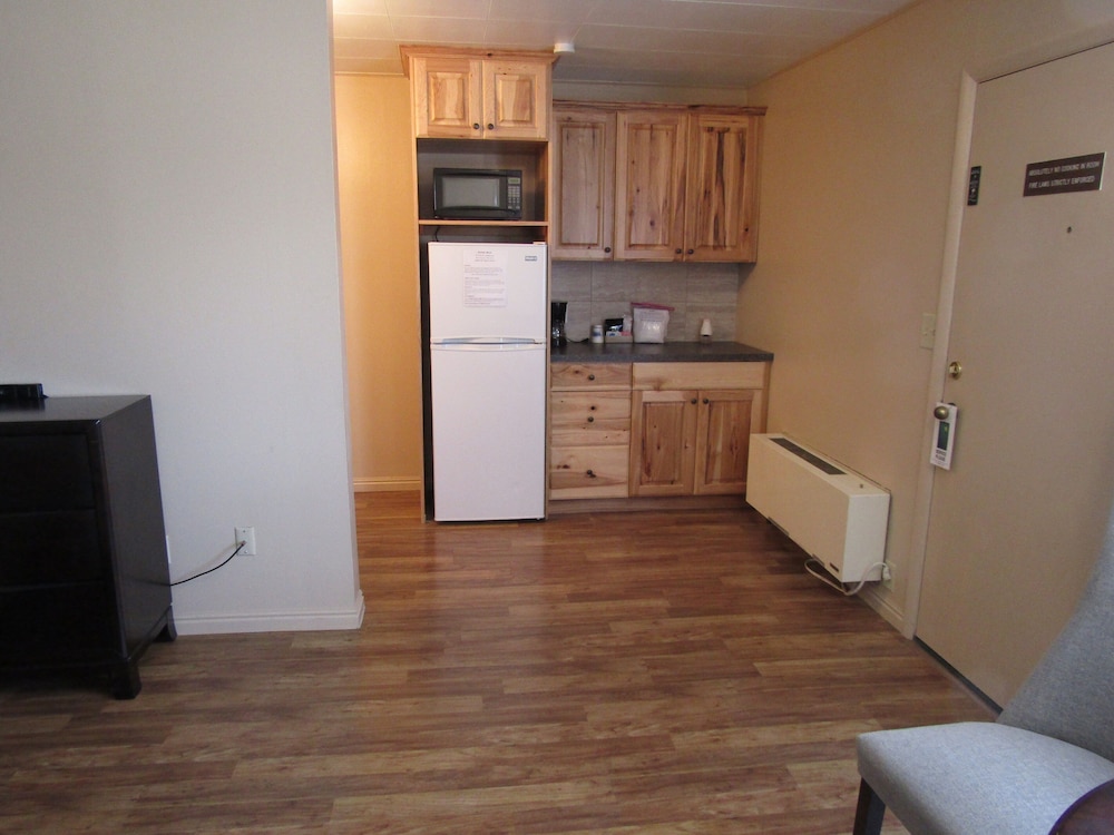 Lamplighter Lodge - photo 28