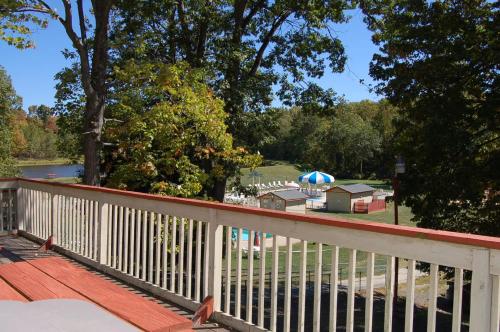 Scotrun Camping Resort Deluxe Park Model 4 - photo 5