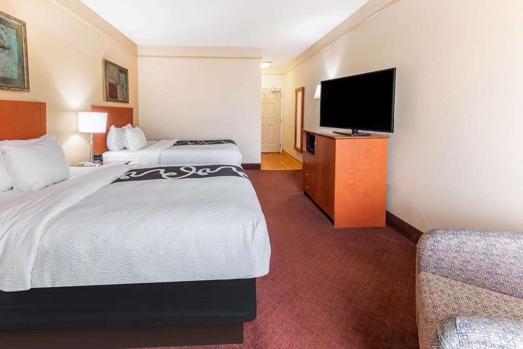 La Quinta Inn & Suites by Wyndham Hobbs - photo 16