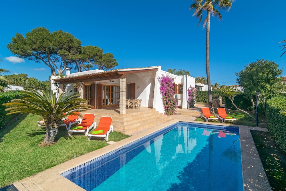 Villa Passeig de la Mar — 4-Star Luxury Hotel in Manacor, Spain