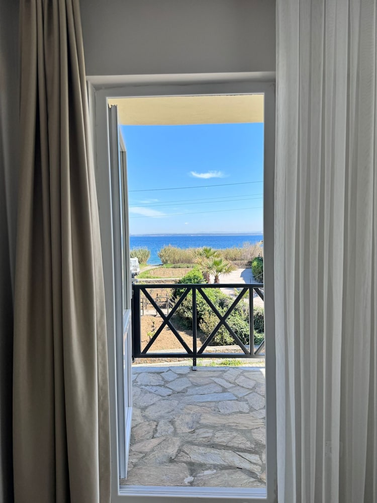 Nill’s Butik Otel — Bozcaada — photo 3