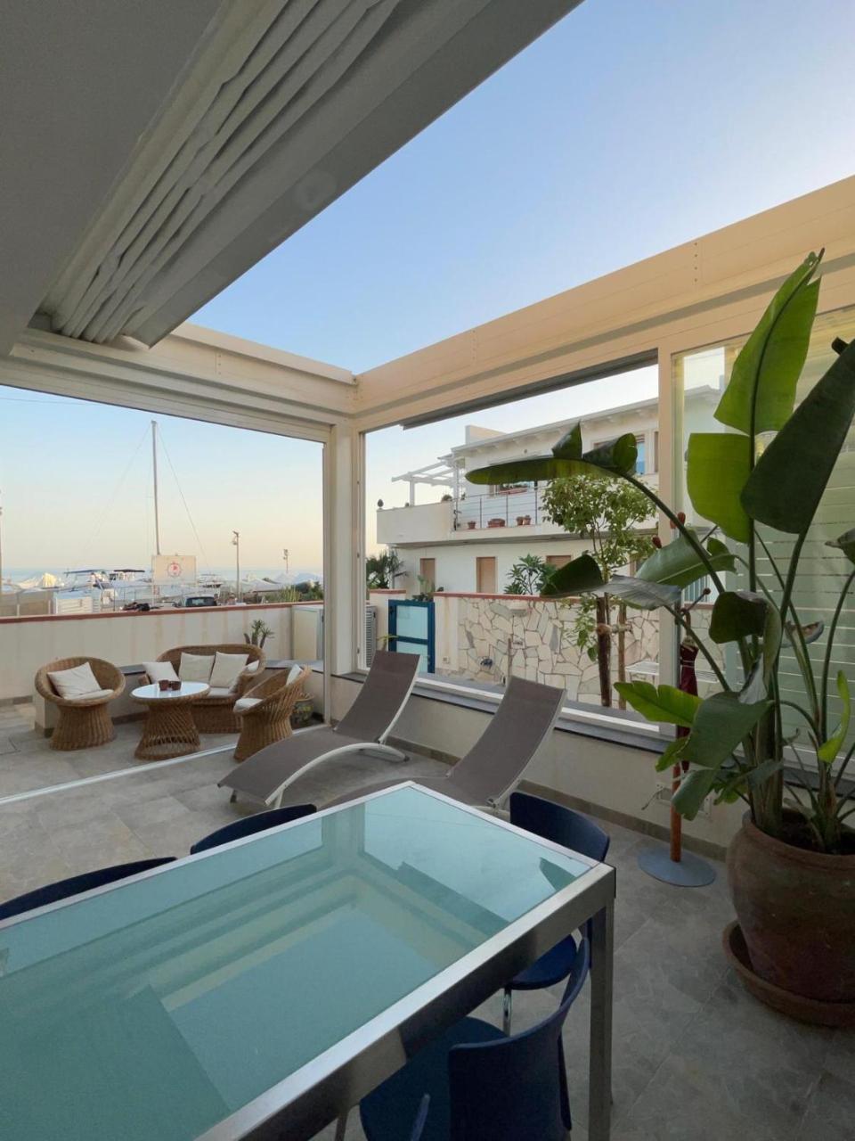 Travelliving la Finestra Sul Mare Casuzze Beachfront in Marina Di Ragusa, Italy