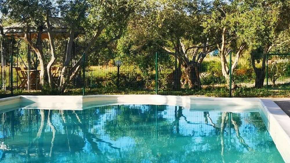 La Corte Degli Ulivi — hotel in Tresnuraghes