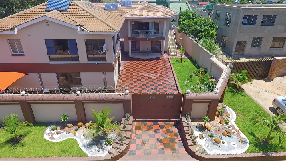 Villa Prince — 4-Star Luxury Hotel in Harare, Zimbabwe