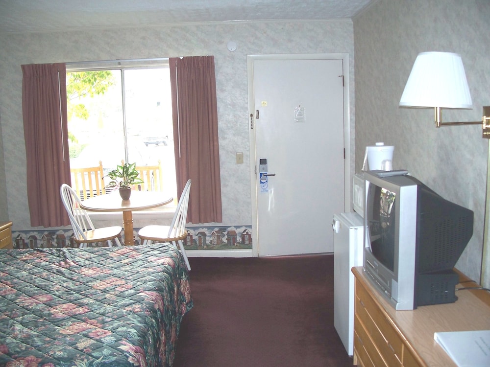 Castlewood Inn - photo 5