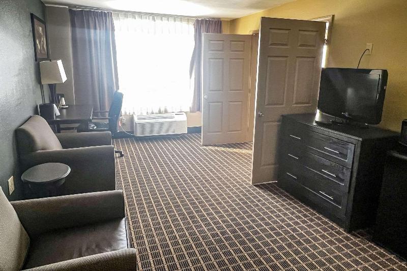 Days Inn by Wyndham Muskegon - photo 31