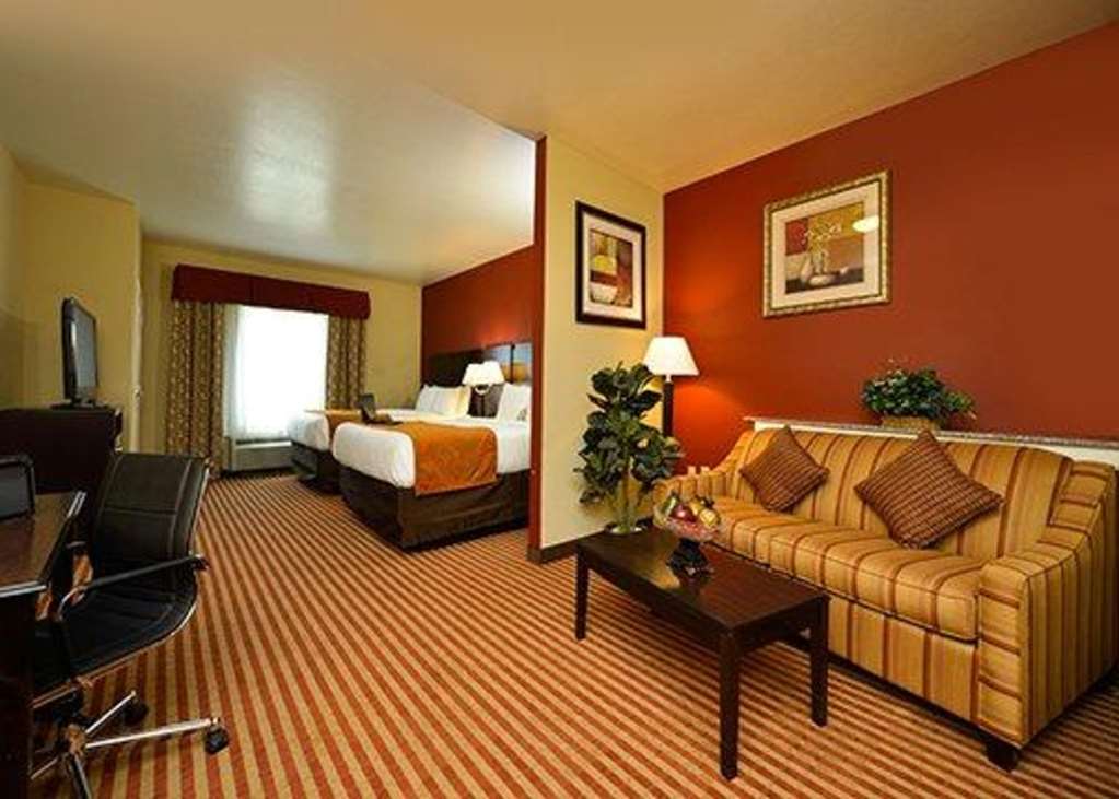 Comfort Suites Bay City East - photo 8