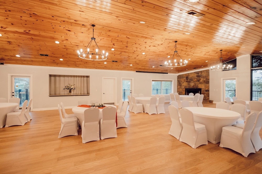 Tremont Lodge & Resort - photo 305