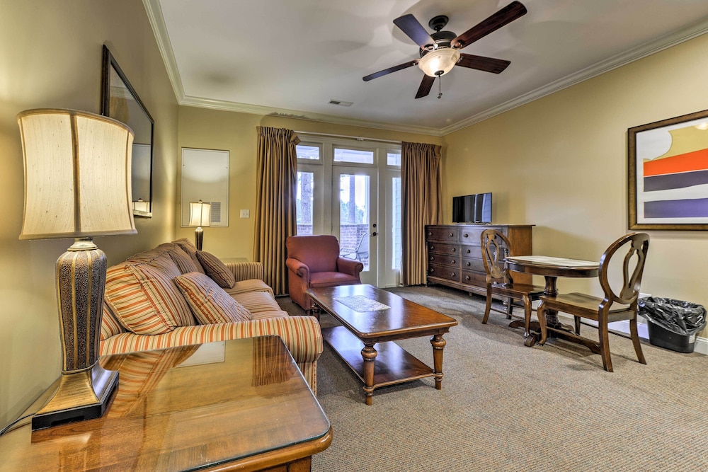 Resort style Condo on Golf Course w Private Pool - photo 2