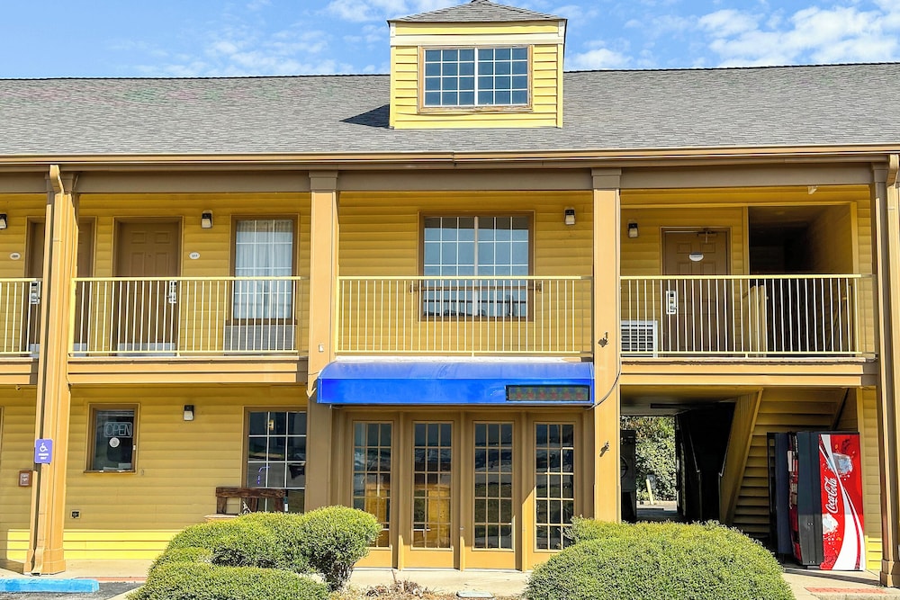 Bonita Lakes Inn by Capital O Meridian I20 - photo 77
