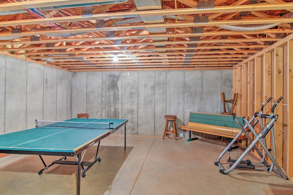 Bella Greens Spacious Sturgis Home with Large Deck — 4-Star Luxury Hotel in Sturgis, United States