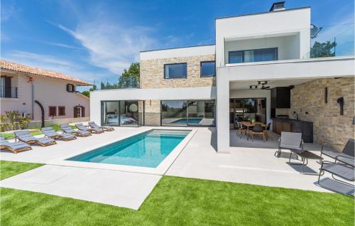 3 Bedroom Stunning Home In Porec — 4-Star Luxury Hotel in Porec, Croatia