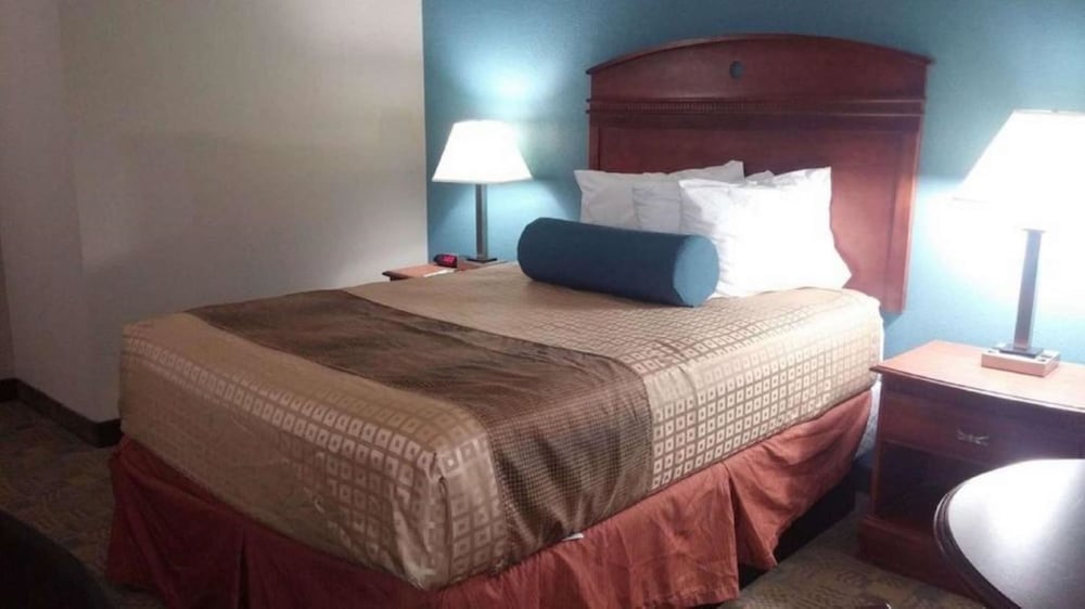 Days Inn by Wyndham Englewood Dayton Airport - photo 6