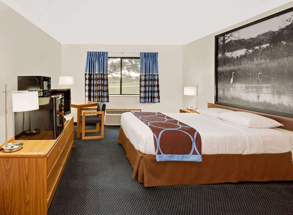 Super 8 by Wyndham St. James - photo 8