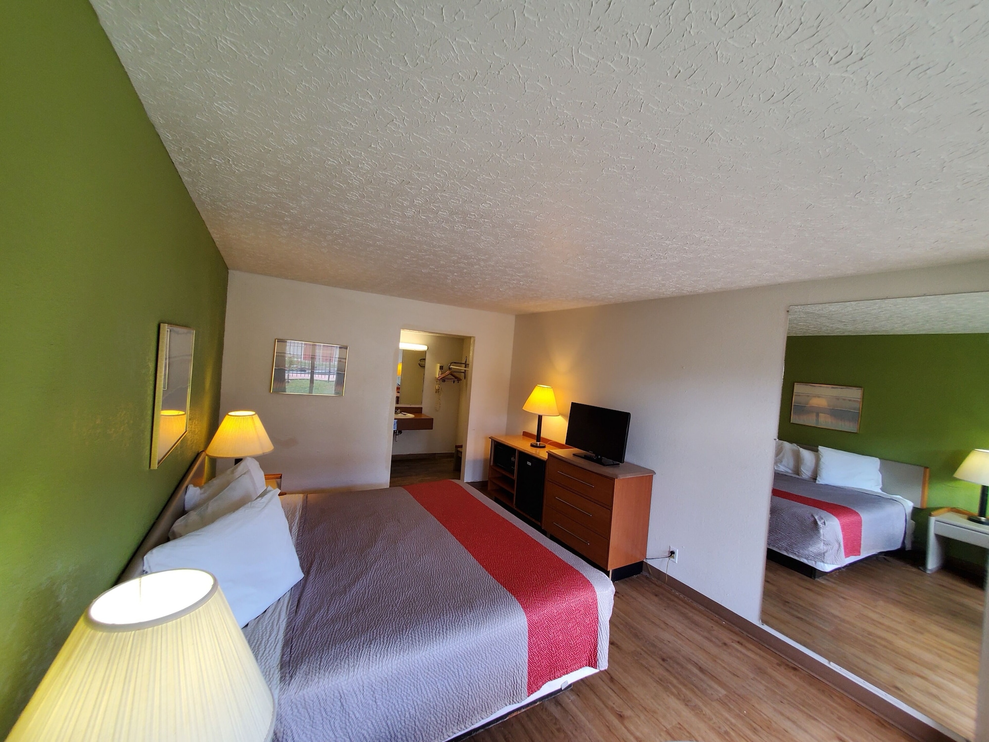 Knights Inn Frankfort - photo 2