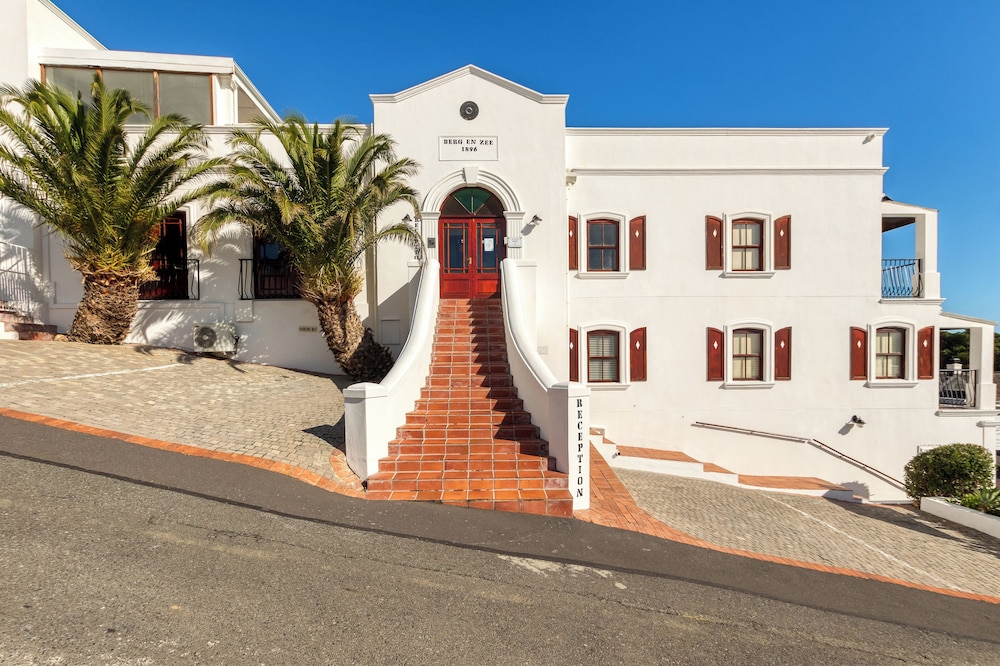 Berg en Zee Guesthouse — 4-Star Luxury Hotel in Cape Town, South Africa