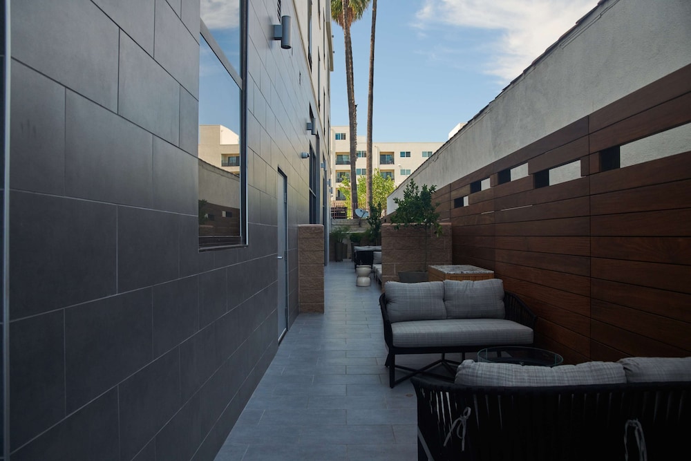 Hampton Inn & Suites Los Angeles Sherman Oaks - photo 61