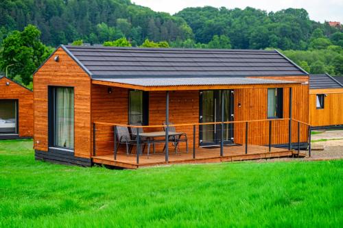 Kwiatkowo całoroczny kompleks z baliami i letnią plażą in Radkow, Poland