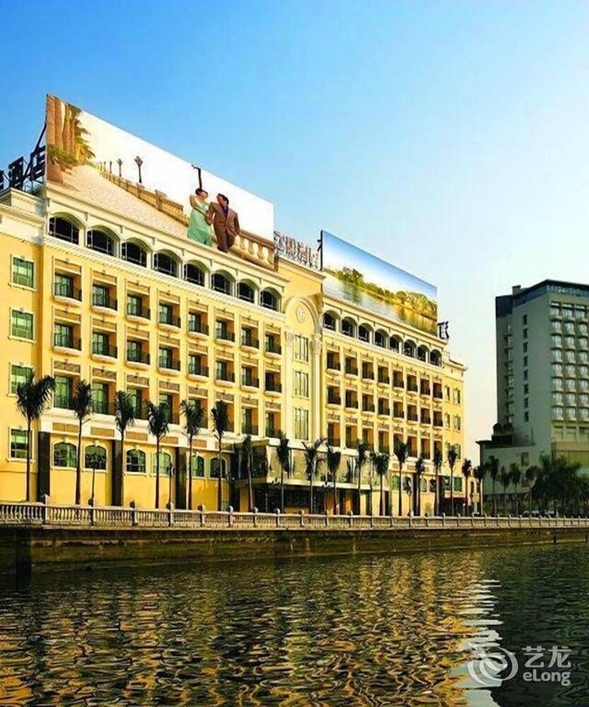 Riverside Business Hotel in Zhongshan, People's Republic of China