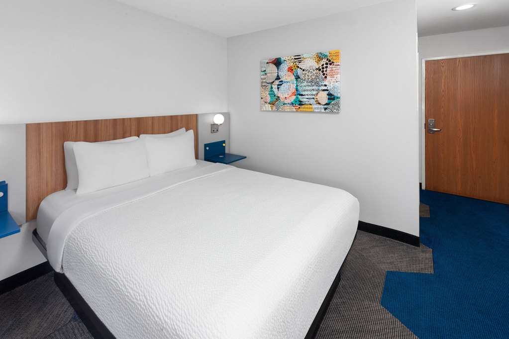 Microtel Inn by Wyndham Janesville - photo 12