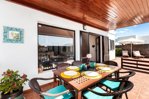Villa Arianne — 4-Star Luxury Hotel in Playa Blanca, Spain