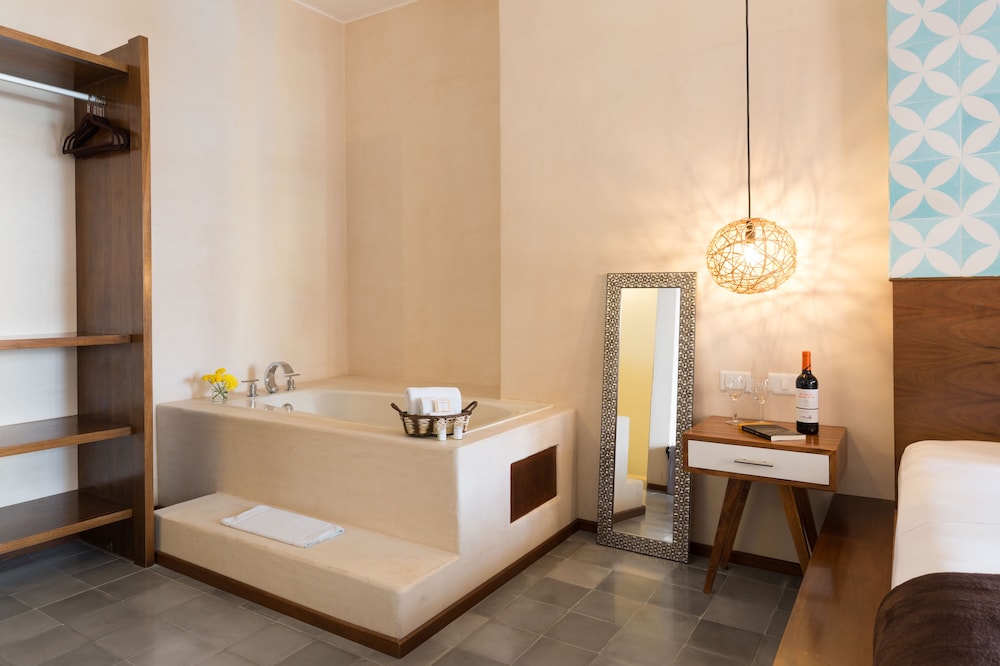 Jetted tub
