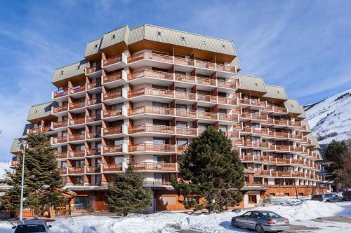 Meijotel 501 Studio Lumineux 4 Pers — 4-Star Luxury Hotel in Mont-De-Lans, France