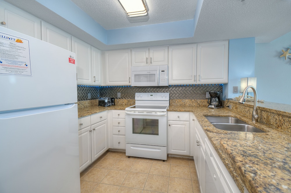 Units at Carolinian Beach Resort by Elliott Beach Rentals - photo 16