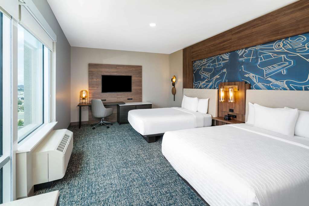 La Quinta Inn & Suites by Wyndham Nashville Downtown Stadium - photo 45