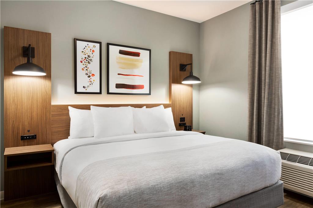 La Quinta Inn & Suites by Wyndham Mount Laurel Moorestown - photo 43