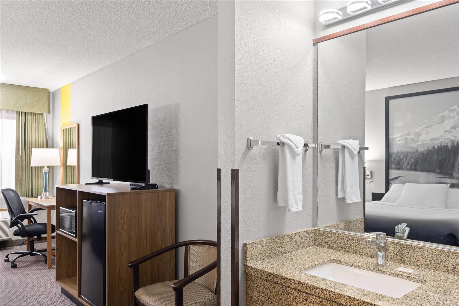 Super 8 by Wyndham Baker City - photo 24