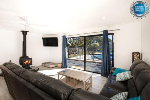 Pipers Spot Pet Friendly Fireplace with Swimming Pool — 4-Star Luxury Hotel in Culburra Beach, Australia