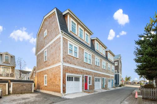 Land Ahoy by Seabrook Hospitality in Huntington Beach, United States