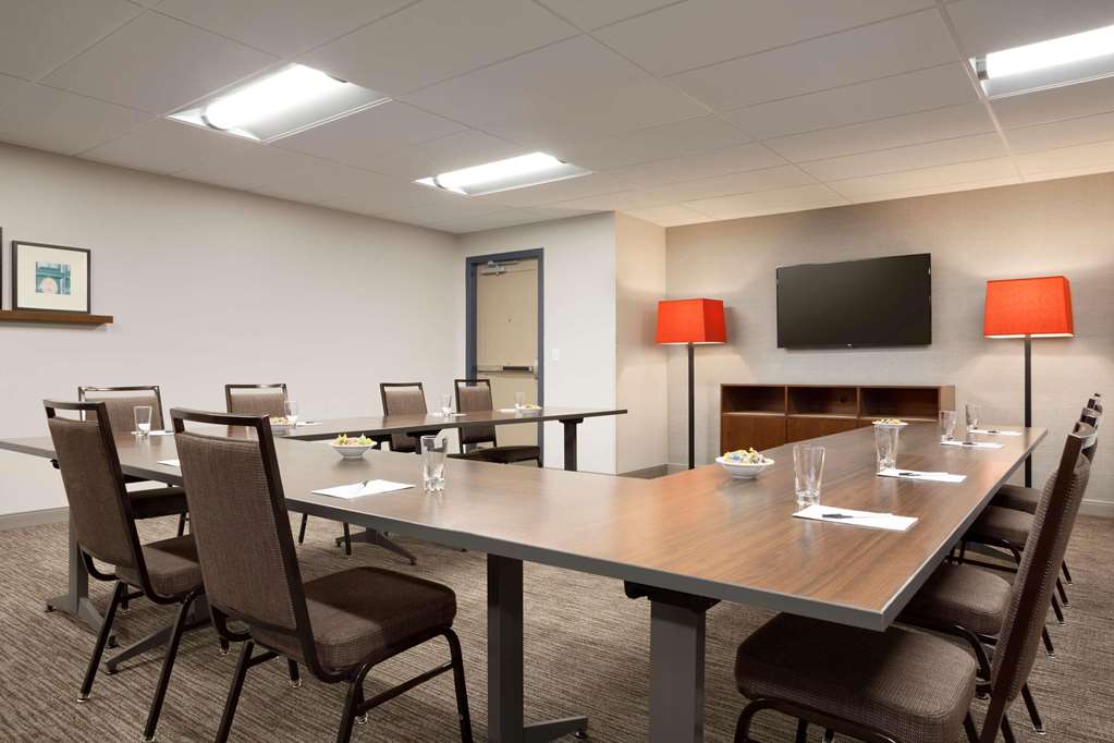 Country Inn & Suites by Radisson Asheville River Arts District - photo 10