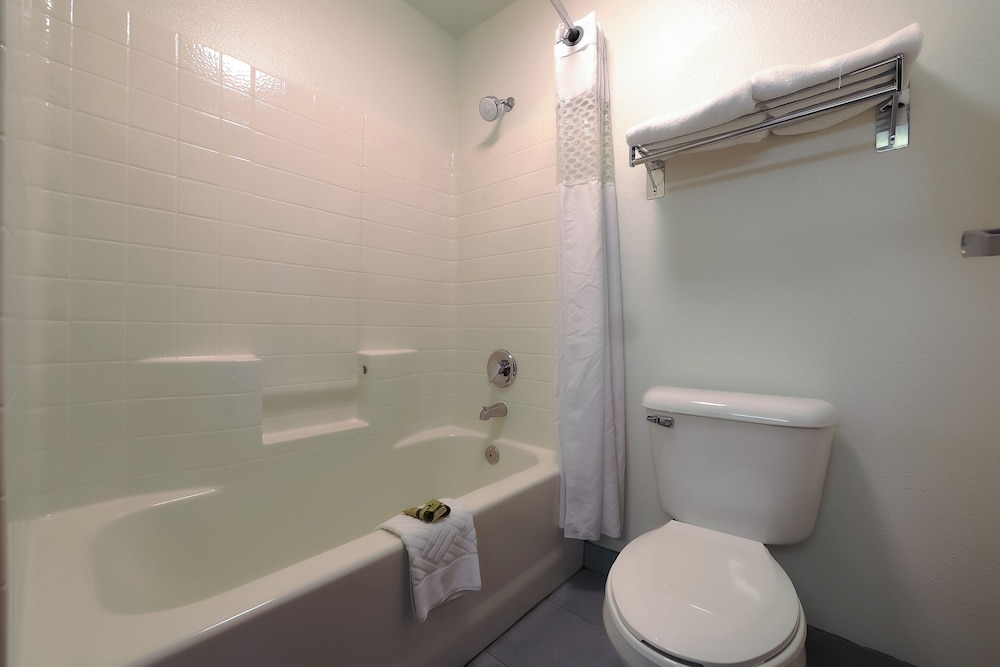 Siletz Bay Beachfront Hotel by OYO Lincoln City - photo 89