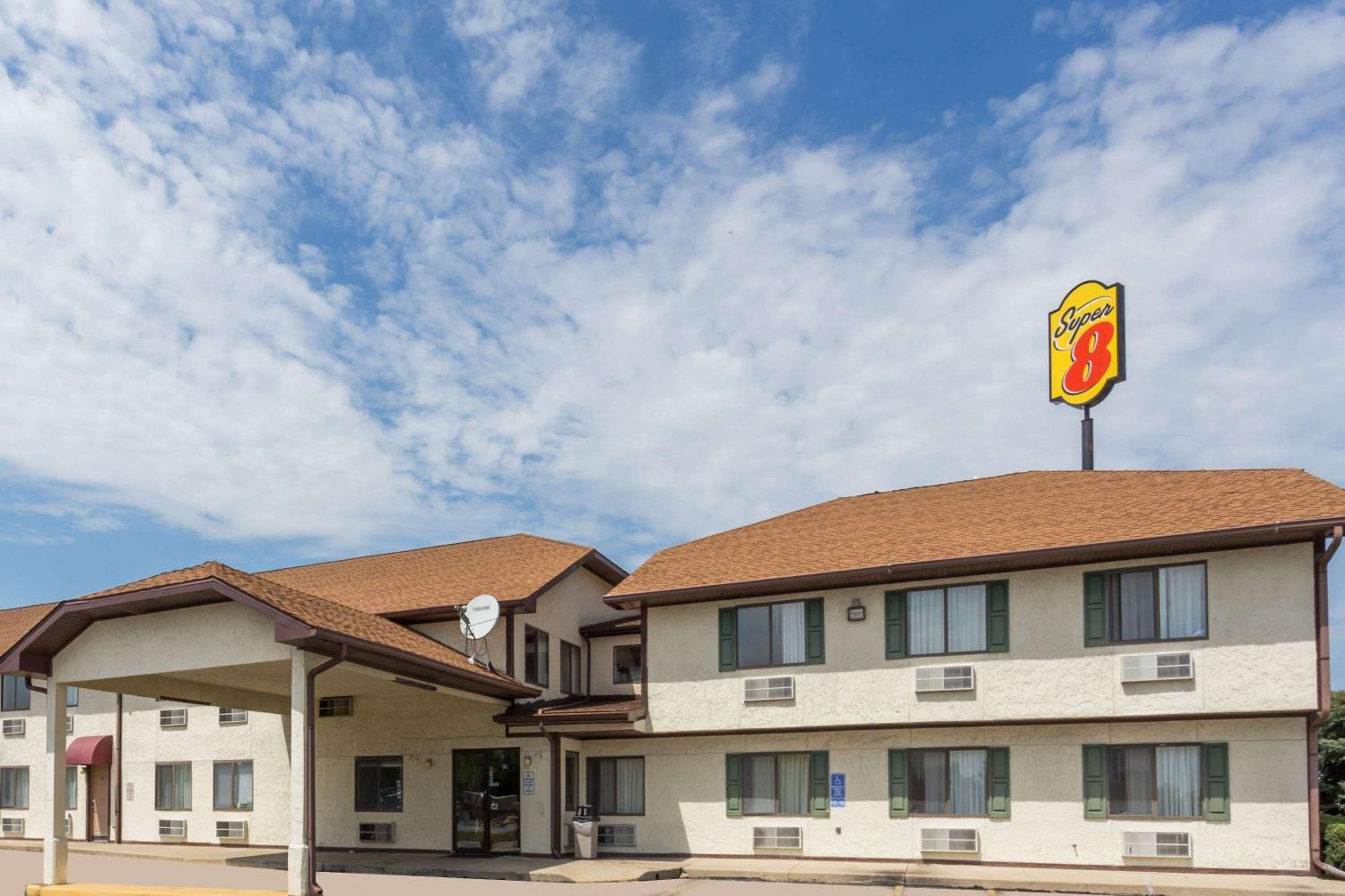 Super 8 by Wyndham Morris - photo 2