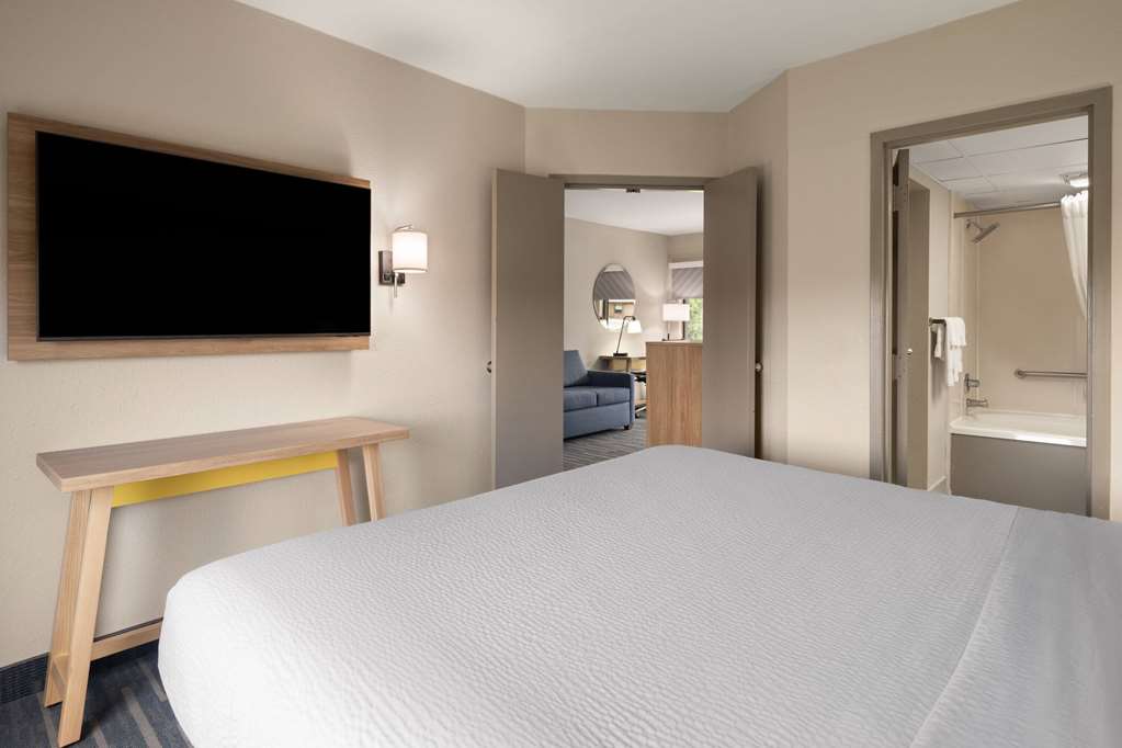 Days Inn by Wyndham Weldon Roanoke Rapids - photo 28