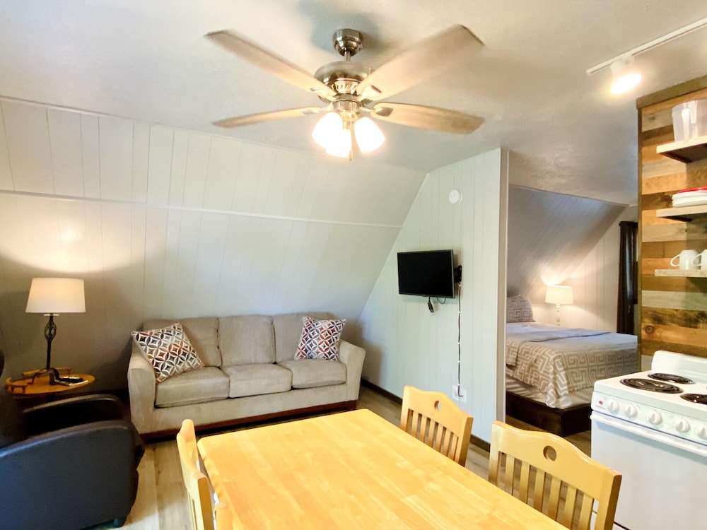 Calm Waters Cabin Resort - photo 41