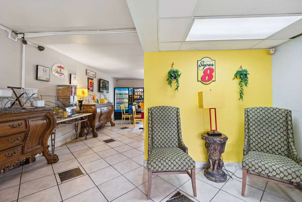 Super 8 by Wyndham Millbury Toledo - photo 12