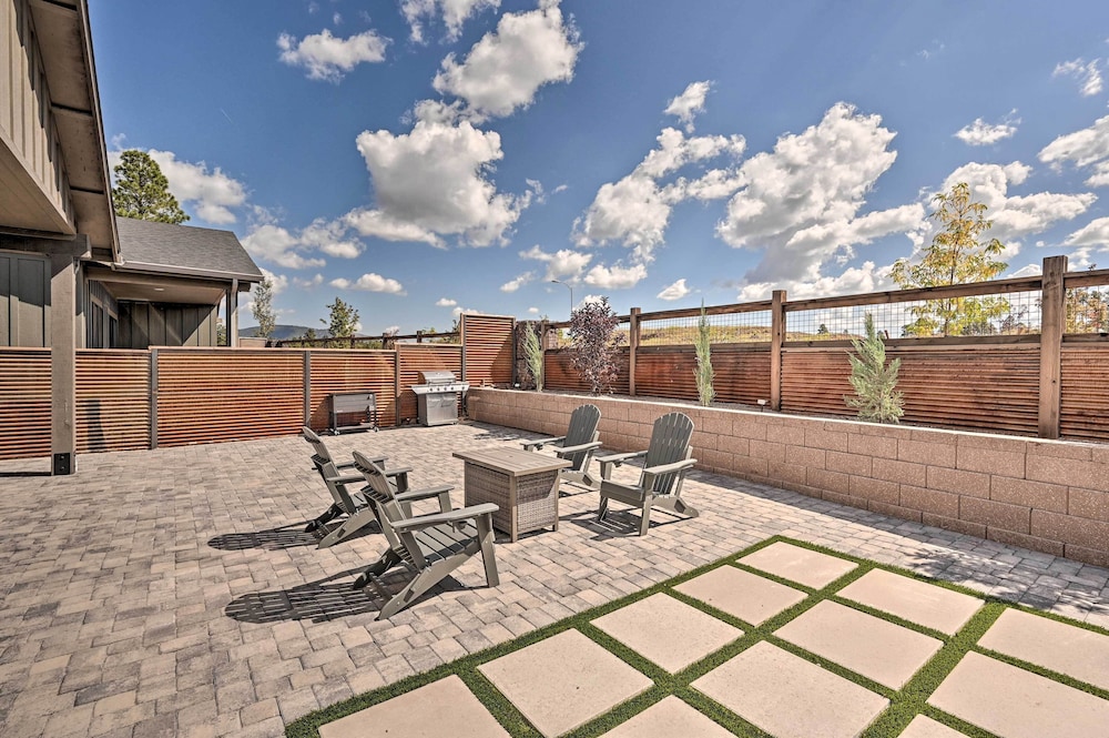 Flagstaff Retreat with Covered Patio 3 Mi to Dtwn in Flagstaff, United States