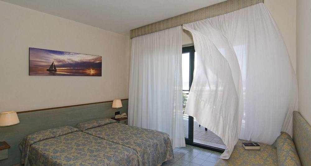 Hotel Paris — Camaiore — photo 4