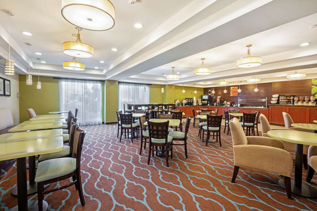 La Quinta Inn & Suites by Wyndham Boise Towne Square - photo 51