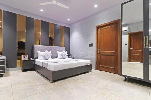 Hotel Preet Inn 05 Mints Walking Distance Nizamuddin Railway Station — 4-Star Luxury Hotel in New Delhi, India