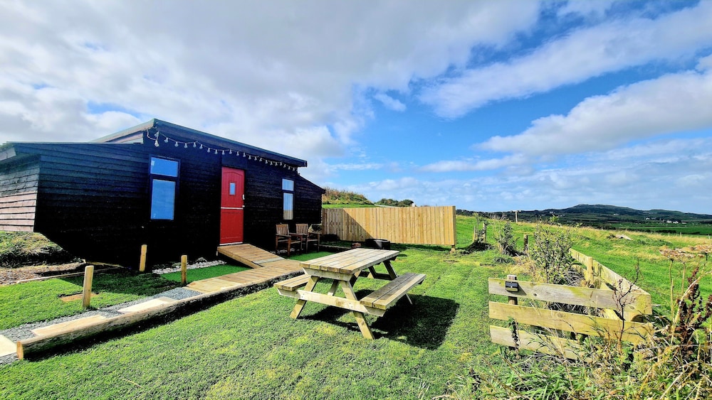Sea View hut Sleeps 4 6 in Holyhead, United Kingdom