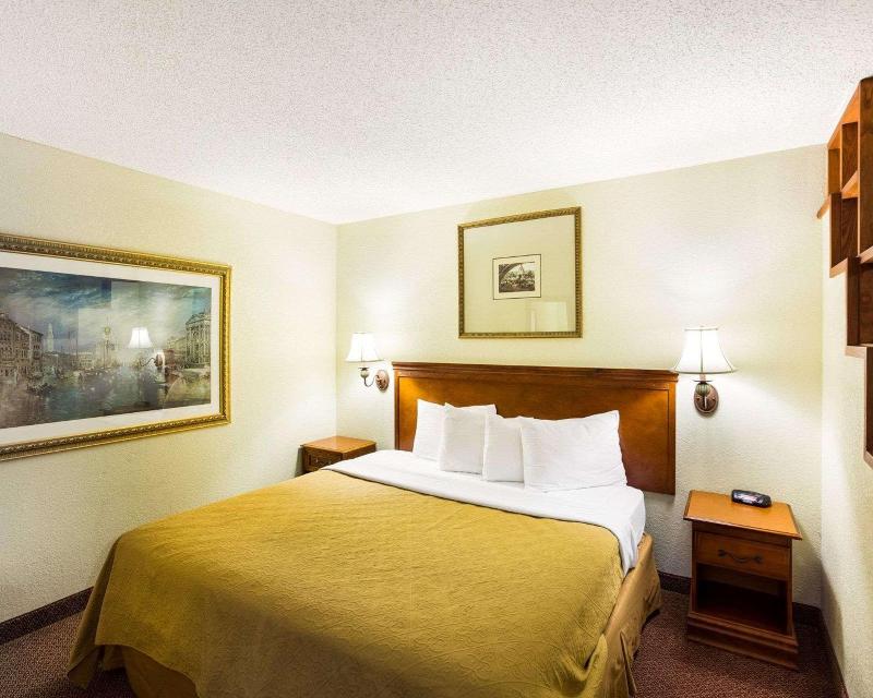 Rodeway Inn & Suites Fiesta Park - photo 14