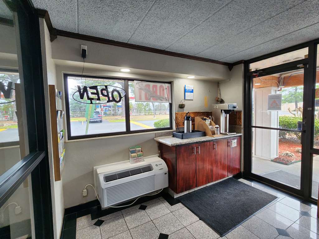 Americas Best Value Inn & Suites Little Rock at Scott Hamilton Dr - photo 63
