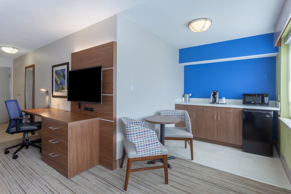 Holiday Inn Express & Suites Scottsburg by IHG - photo 19