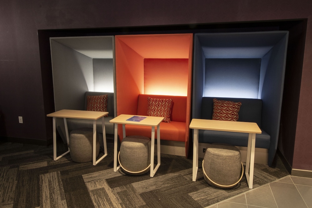 Tru By Hilton Norfolk Airport - photo 24