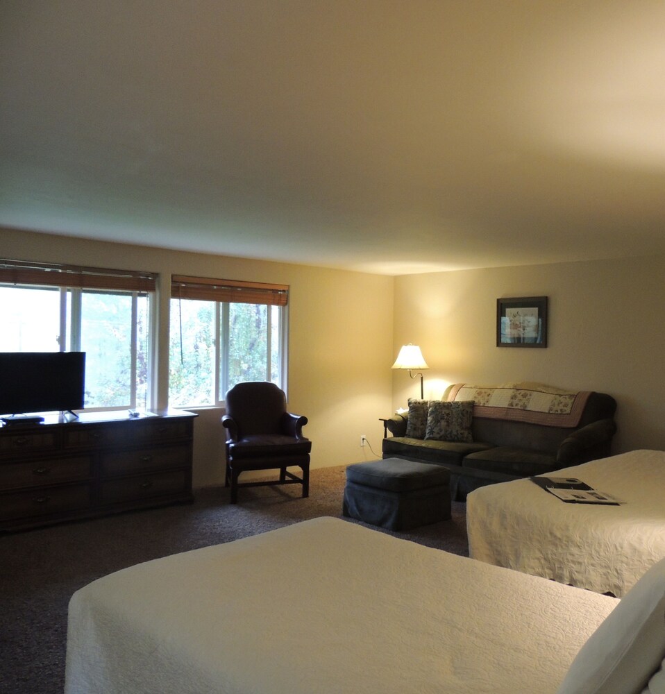 Indian Creek Lodge - photo 15